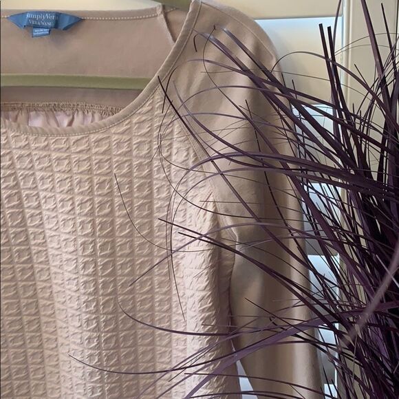 💟VERA Wang top💟 - Picture 2 of 5